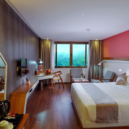 Hotel The Blooms Cochin Kochi Esterno foto