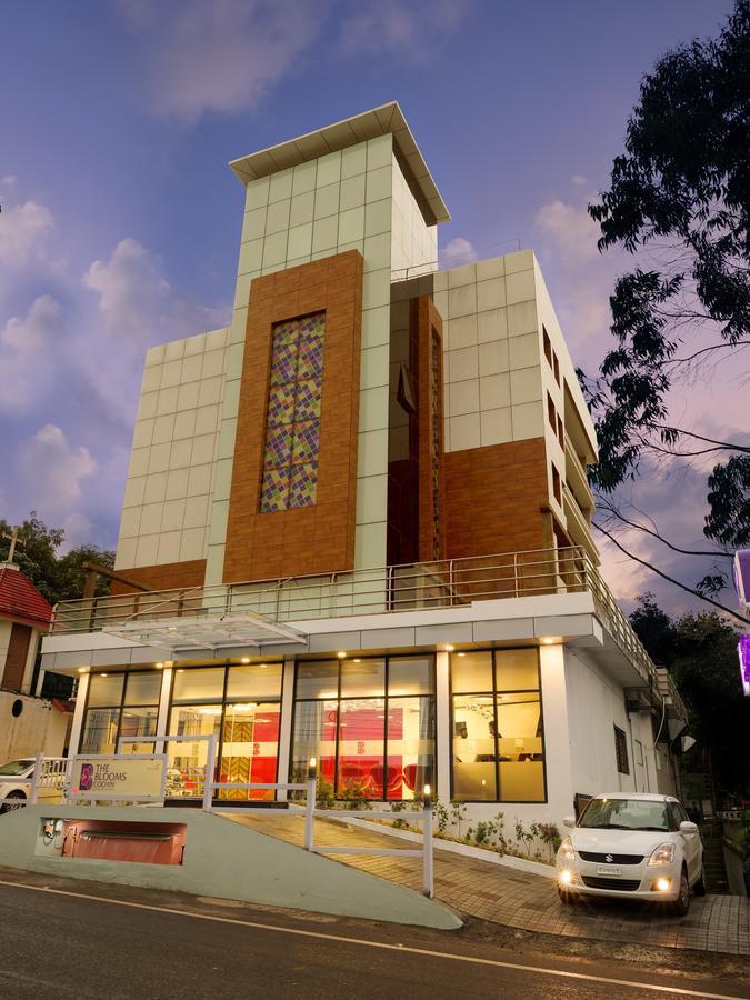 Hotel The Blooms Cochin Kochi Esterno foto