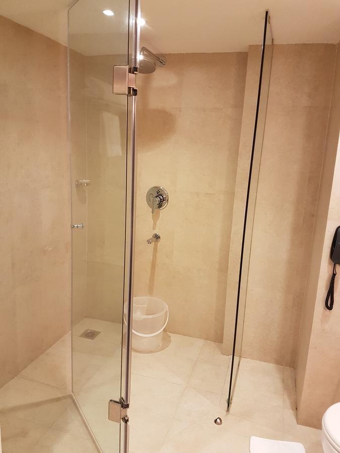 Hotel The Blooms Cochin Kochi Esterno foto