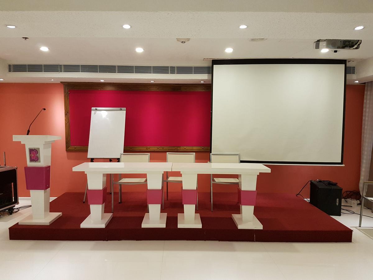 Hotel The Blooms Cochin Kochi Esterno foto
