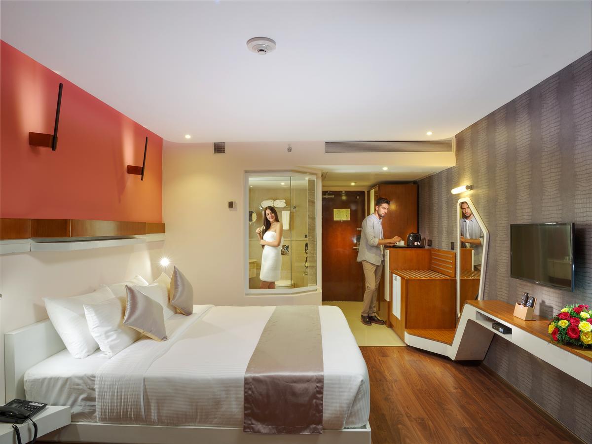 Hotel The Blooms Cochin Kochi Esterno foto